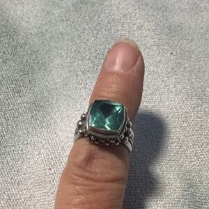 Elegant Silver Ring with Green quartz